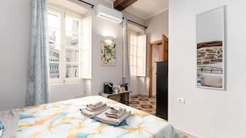 1 habitación, tabla de planchar con plancha, wifi gratis y ropa de cama