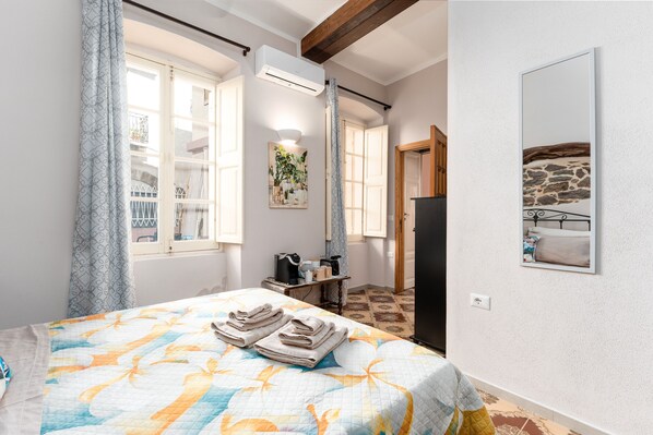 1 habitación, tabla de planchar con plancha, wifi gratis y ropa de cama 