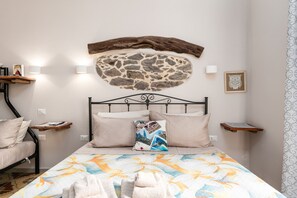 1 habitación, tabla de planchar con plancha, wifi gratis y ropa de cama 