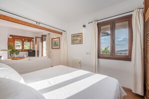 1 dormitorio, tabla de planchar con plancha, wifi gratis y ropa de cama