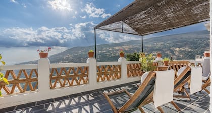 Studio Apartment 'Casa Belmonte' with Sea View, Private Terrace and Wi-Fi