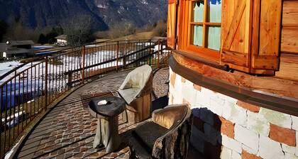 Chalet "Baita Alabama" avec vue sur les montagnes, terrasse privée et Wi-Fi