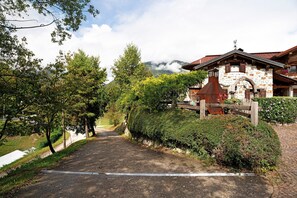 Property grounds - Room 'Camera Rotonda' with Mountain View, Balcony and Wi-Fi (Arsiè)