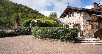 Room 'Camera Rotonda' with Mountain View, Balcony and Wi-Fi