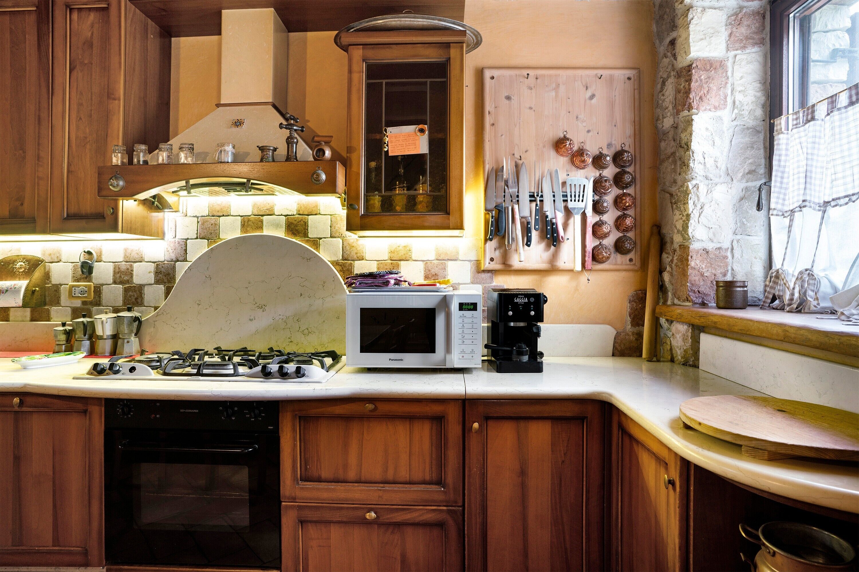 Geladeira, micro-ondas, fogão, cooktop