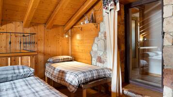 1 quarto, Wi-Fi de cortesia, roupa de cama