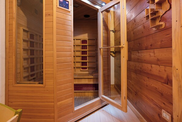 Sauna - Room 'Camera Quadra' with Mountain View, Balcony and Wi-Fi (Arsiè)