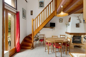 Dining - Cottage 'Gite Saint Guiral' with Mountain View, Private Terrace and Private Garden (Dourbies)