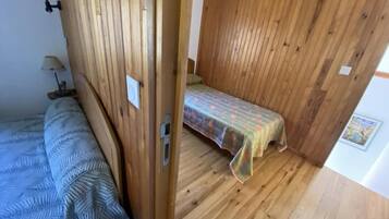 3 bedrooms, iron/ironing board