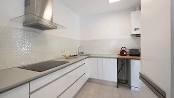 冰箱、微波炉、烤箱、炉灶