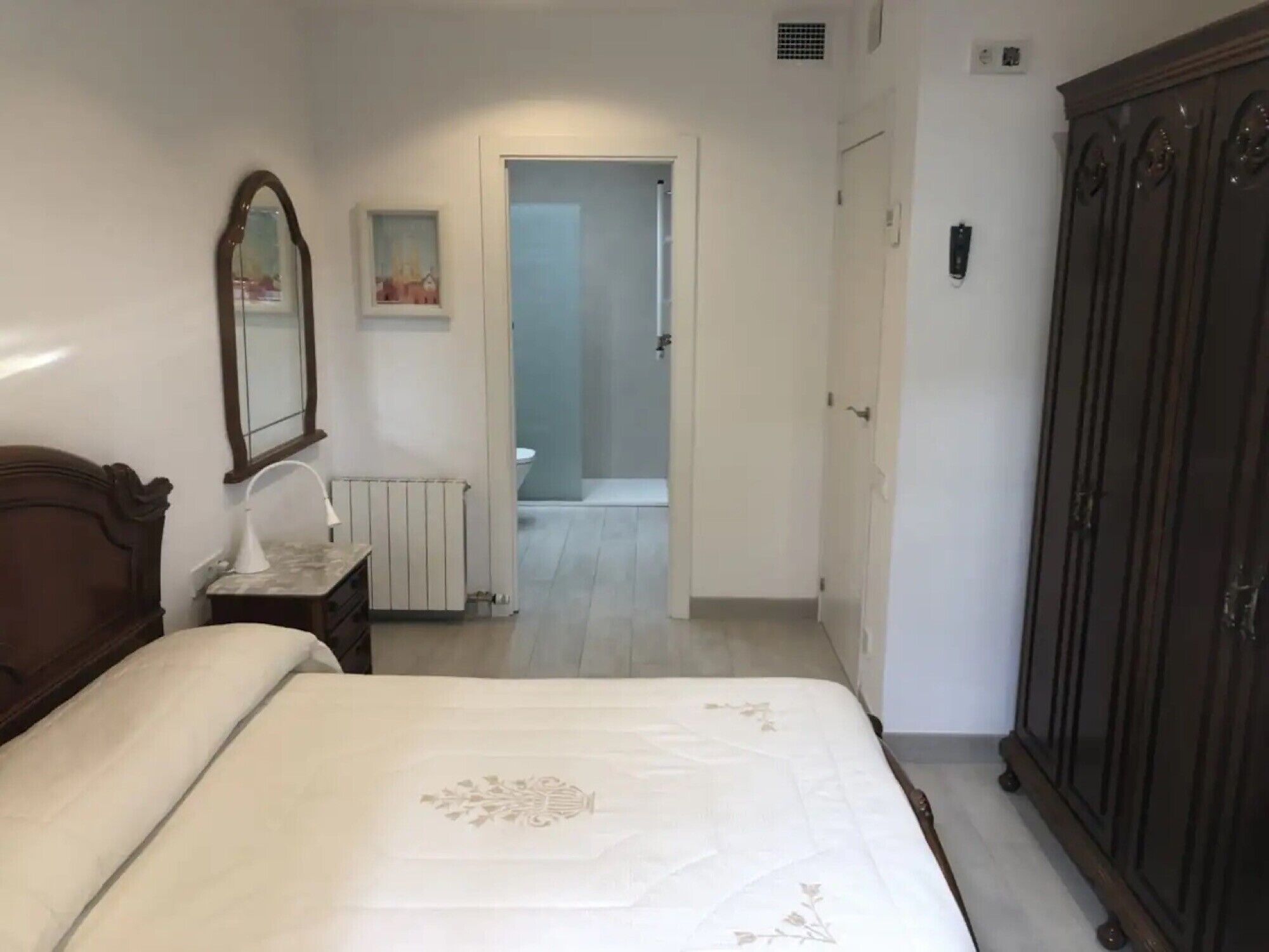 2 chambres, fer et planche à repasser, Wi-Fi gratuit, draps fournis