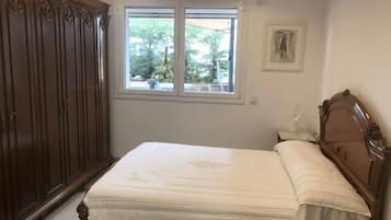 2 makuuhuonetta, silitysrauta/-lauta, ilmainen Wi-Fi, vuodevaatteet