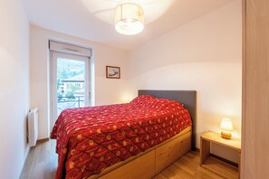 3 slaapkamers, een strijkplank/strijkijzer, gratis wifi