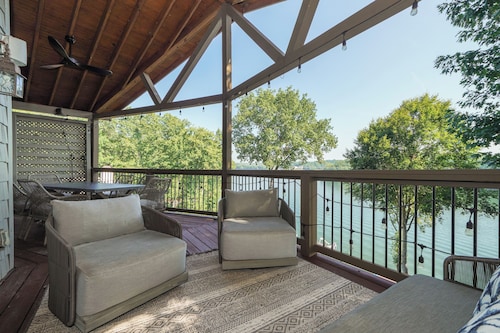 LUXE, LKN DEEP WATER, VIEWS, HOT TUB, GAME ROOM