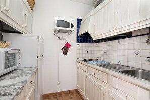 Fridge, microwave, oven, coffee/tea maker