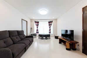 Flat-screen TV - WAKA (Otaru)