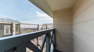 4 bedrooms, iron/ironing board, free WiFi