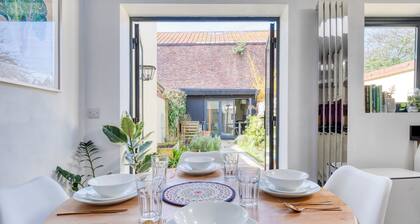 Stylish 2BD with Private Garden & Sauna