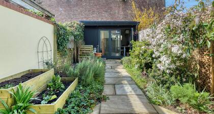 Stylish 2BD with Private Garden & Sauna