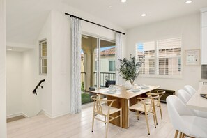 Dining - Modern Grand Luxury Estate in Irvine with Pool & Amenities  (Irvine)