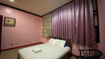 Deluxe Room | Desk, free WiFi