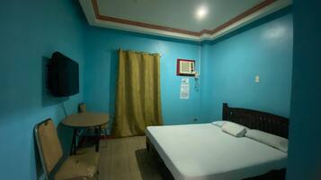 Deluxe Room | Desk, free WiFi