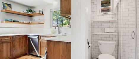 Shower, hair dryer, towels