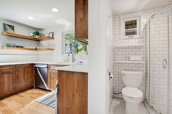 Shower, hair dryer, towels