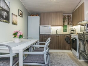Kühlschrank, Mikrowelle, Ofen, Geschirrspüler