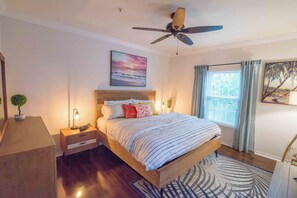 2 bedrooms, iron/ironing board, WiFi, bed sheets - Looking for a cozy and modern place to call home just minutes from the beach

 (Bonita Springs)