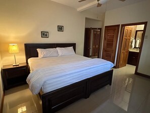 3 sovrum, skrivbord, strykjärn/strykbräda och gratis wi-fi