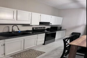 Refrigerador, microondas, horno, cafetera/tetera