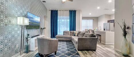 Smart-tv, bøger, stereoanlæg