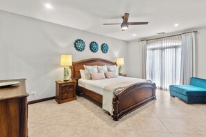 2 habitaciones, caja de seguridad en la habitación y escritorio 