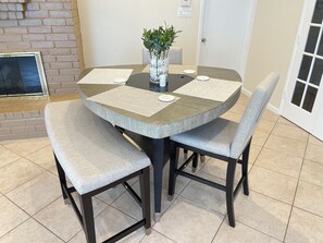 Dining - Relaxing oasis with private pool &  outdoor fire pit (Houston)