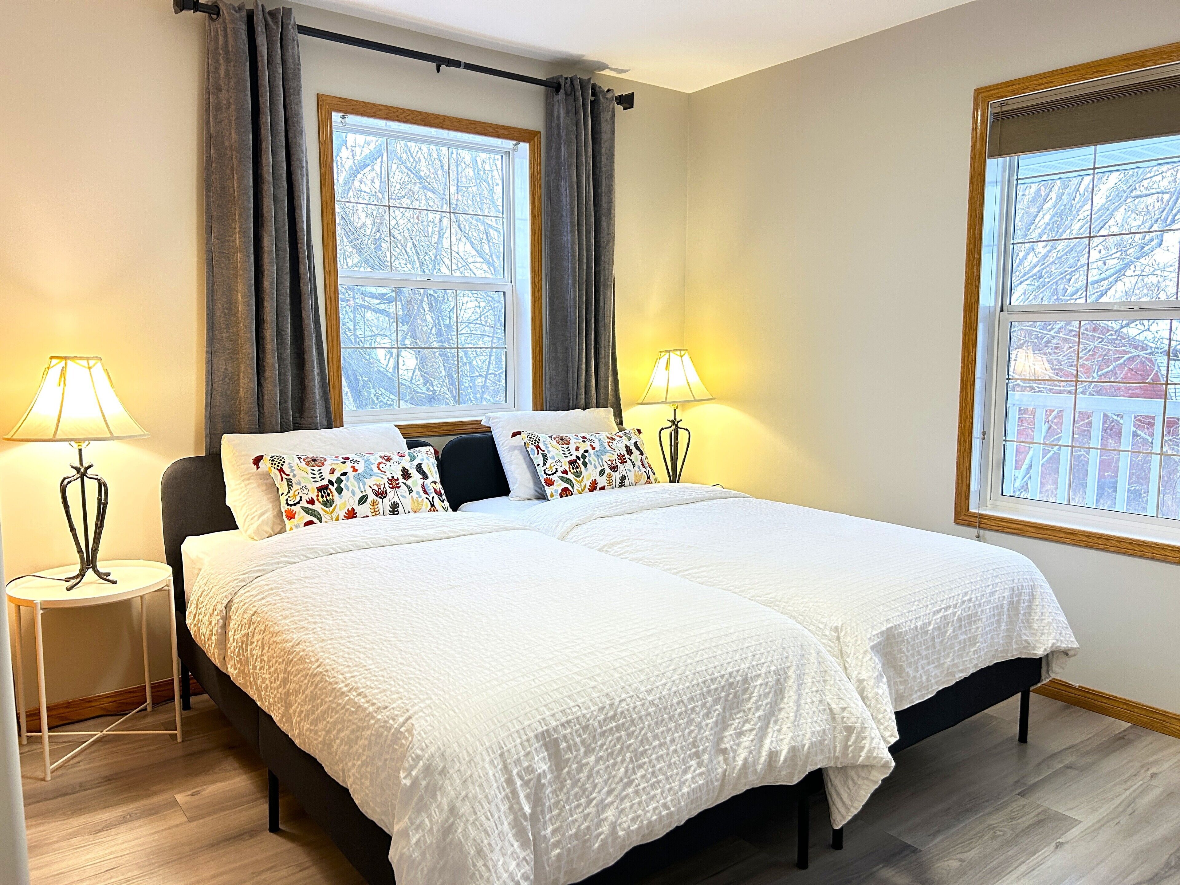 6 chambres, coffres-forts dans les chambres, bureau