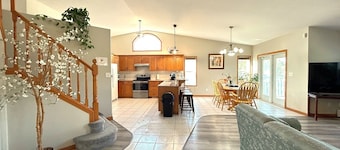 Cozy Cove Retreat | 6BR | 4BA | 2Kit | AC | BBQ