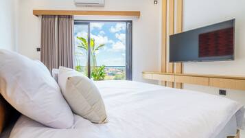 2 kamar tidur, meja kerja, setrika/meja setrika, dan Wi-Fi