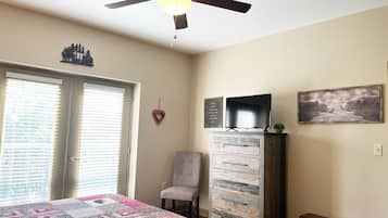 1 habitación, escritorio, tabla de planchar con plancha y wifi gratis