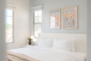 3 Schlafzimmer, Schreibtisch, Bügeleisen/Bügelbrett, Reisekinderbett