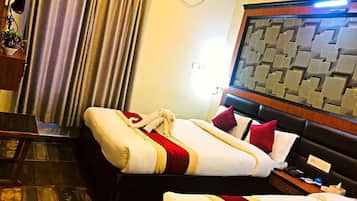 Desk, laptop workspace, iron/ironing board, free WiFi
