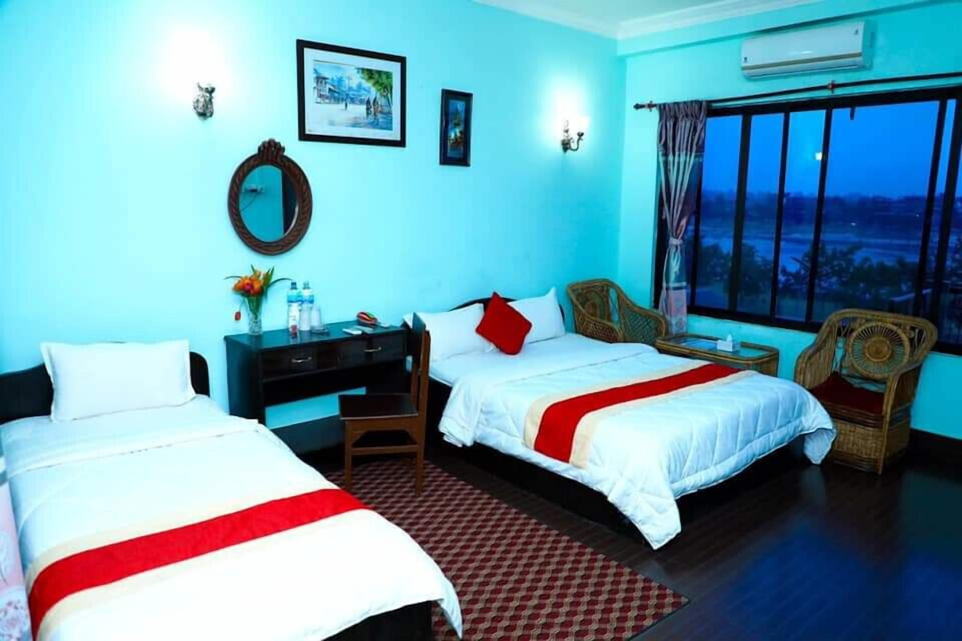 デスク、ノートパソコン用作業スペース、アイロン / アイロン台、WiFi (無料)