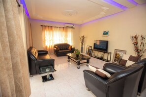 TV - Charming 1-bedroom apartment with WiFi & AC close to the West Hills Mall, Accra. (Greater Accra Region)