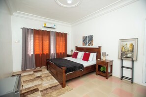 1 bedroom, iron/ironing board, WiFi, bed sheets - Charming 1-bedroom apartment with WiFi & AC close to the West Hills Mall, Accra. (Greater Accra Region)