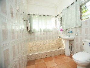 Towels, soap, toilet paper - Charming 1-bedroom apartment with WiFi & AC close to the West Hills Mall, Accra. (Greater Accra Region)