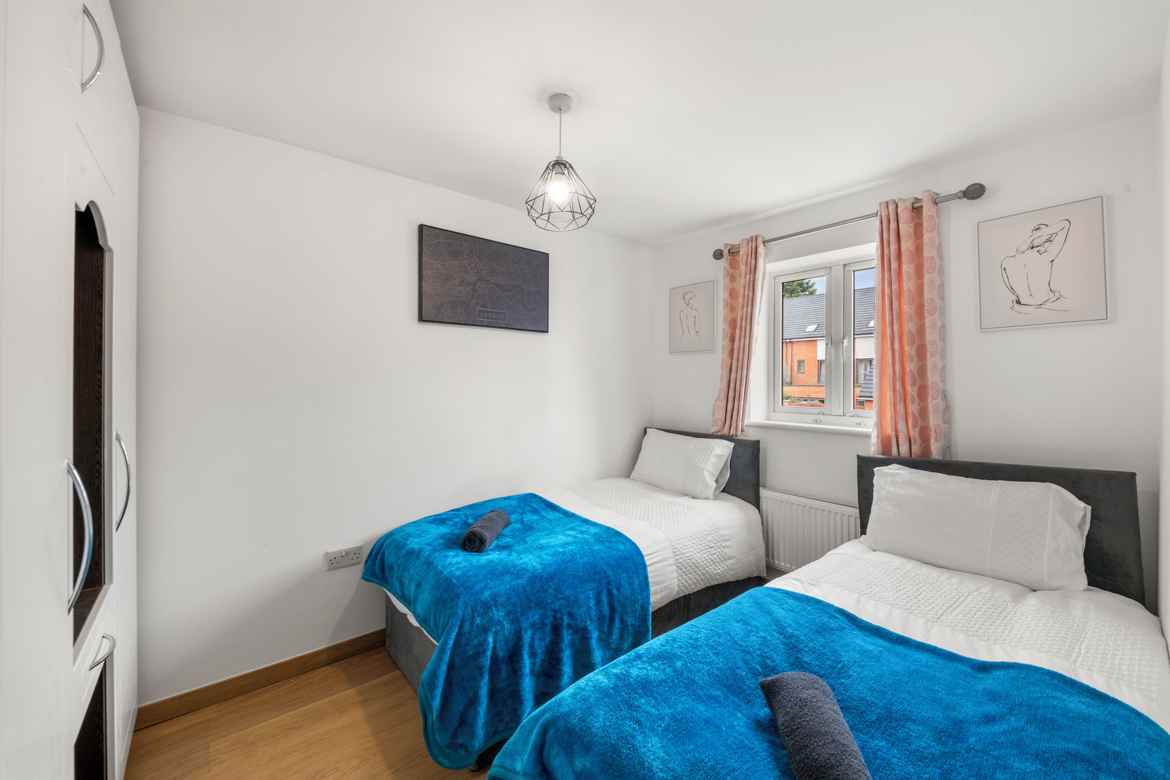 3 bedrooms, iron/ironing board, WiFi, bed sheets