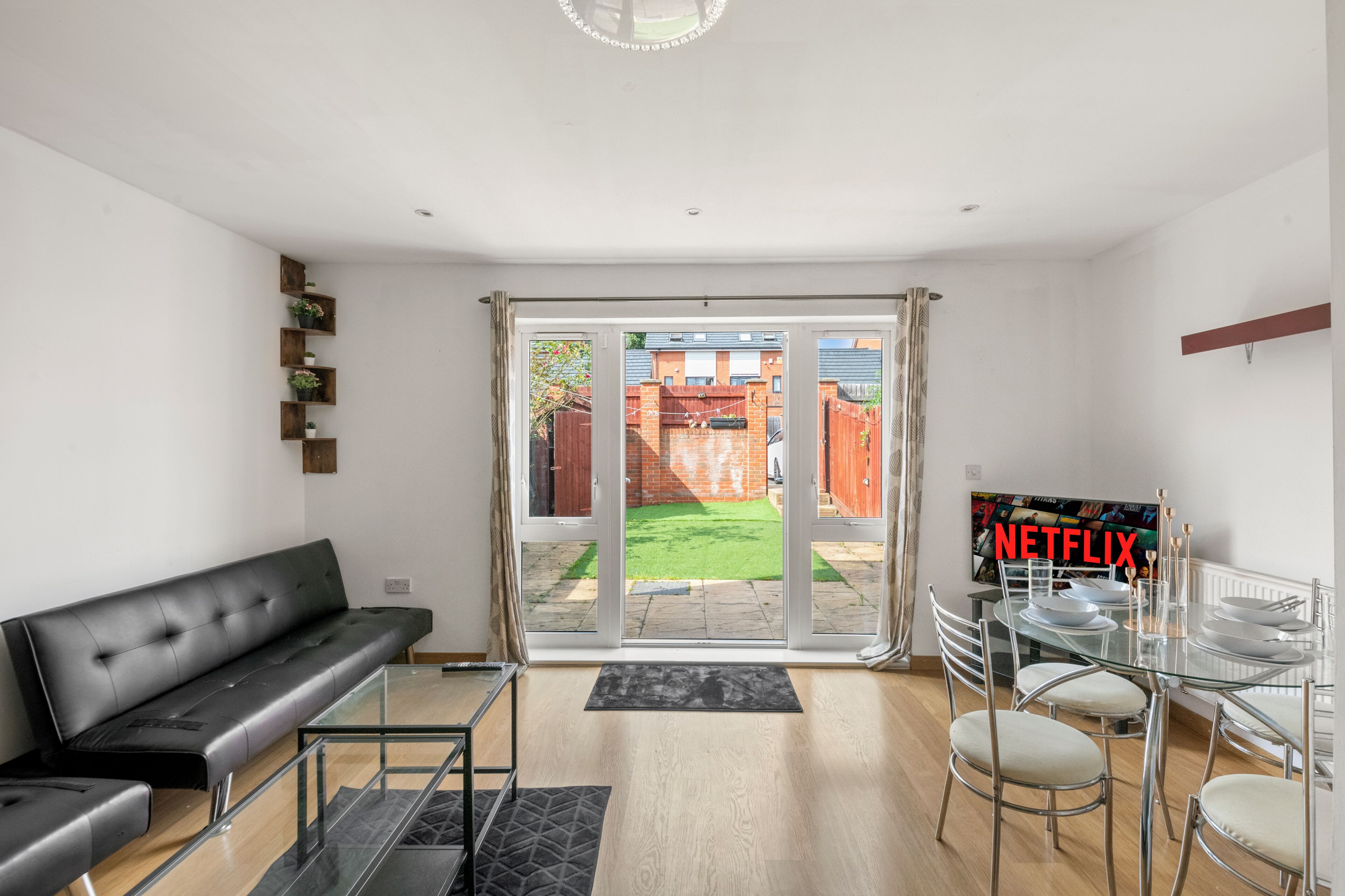 Reading Centre Serviced Accommodation-corporate Business Families-parking - Reading