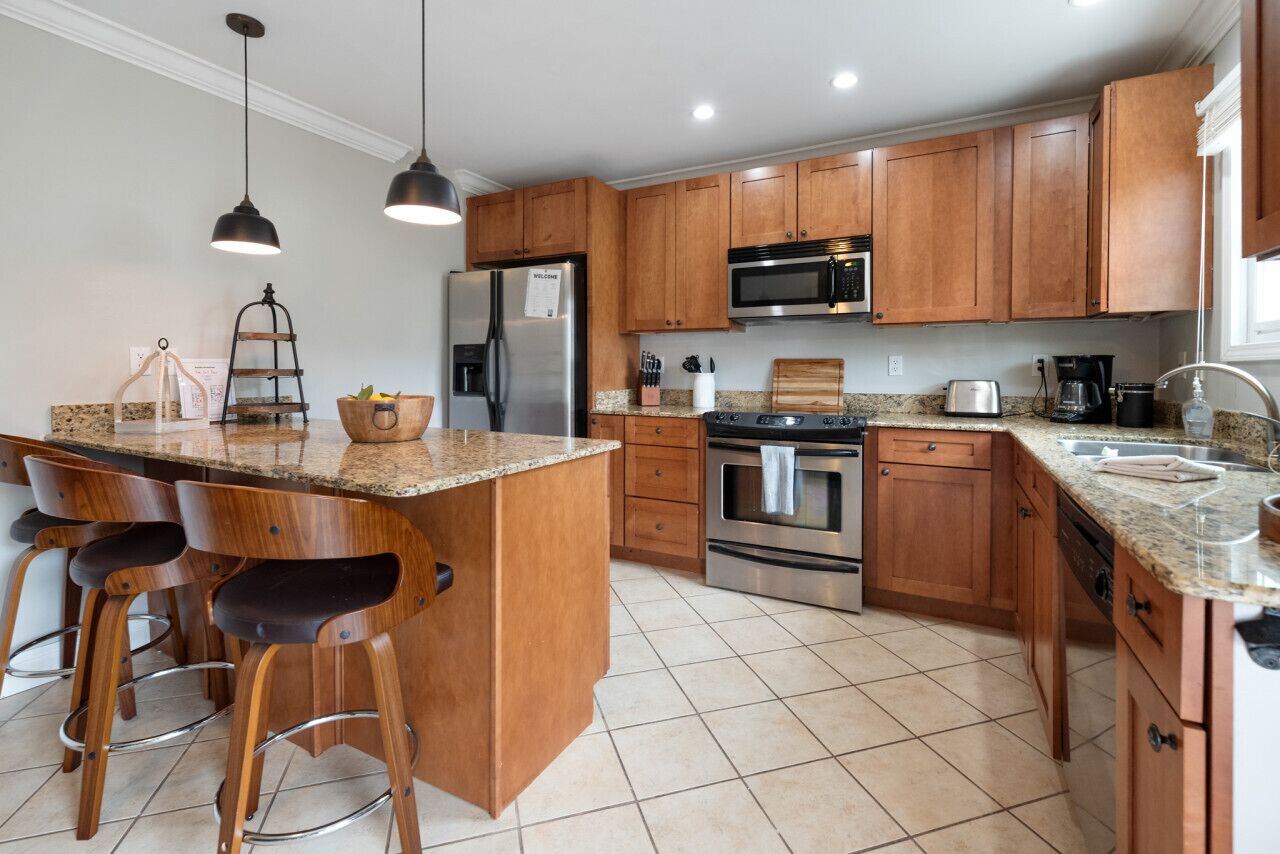 Kylskåp, mikrovågsugn, ugn och diskmaskin