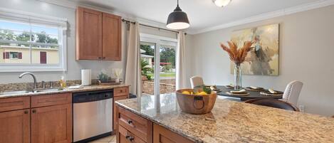 Refrigerador, microondas, horno, lavavajillas