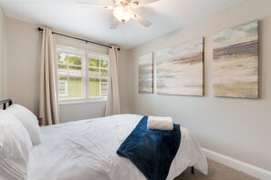 3 chambres, fer et planche à repasser, Wi-Fi gratuit, draps fournis